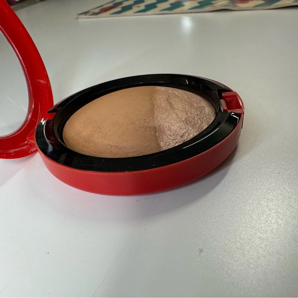 MAC x Sharon Osbourne Mineralize Skinfinish in Refresh, Soft Brown